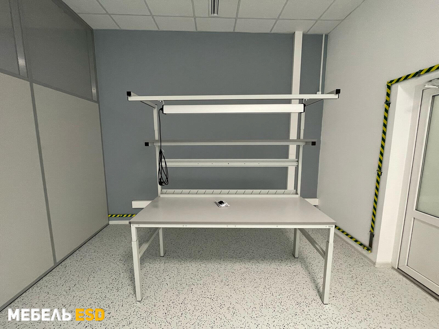 Поставка антистатической мебели