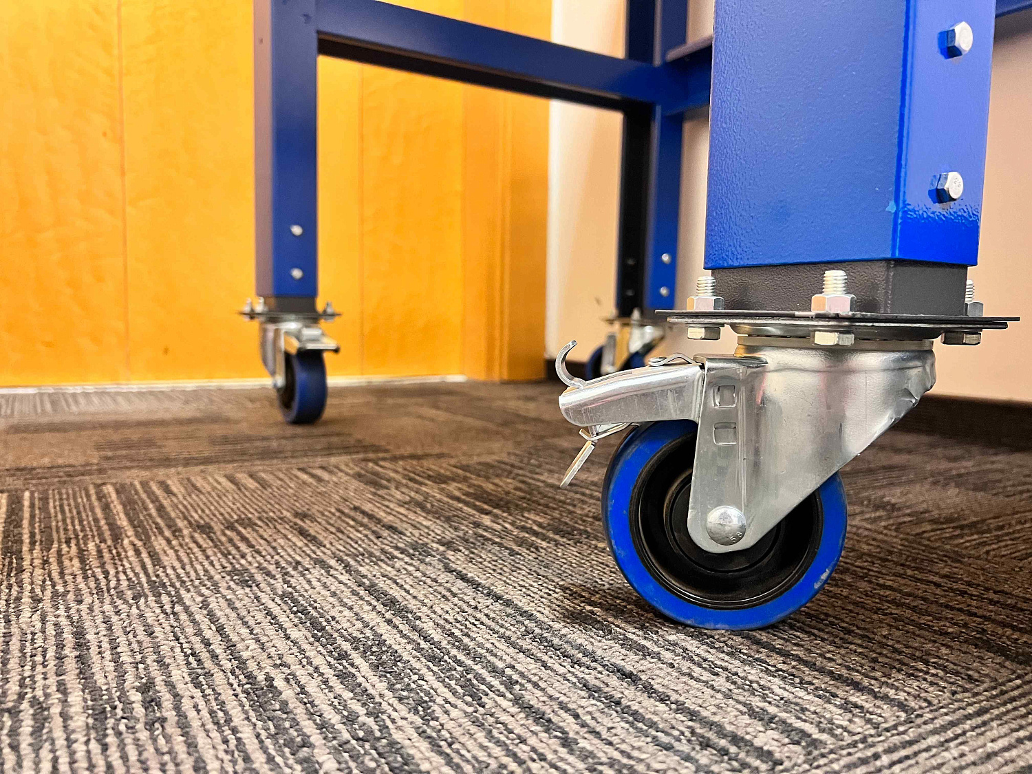 PLC 20.0-М Стол металлический на колесах 2000х700 мм