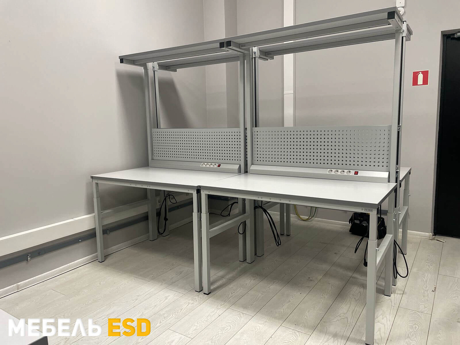 Поставка антистатической мебели